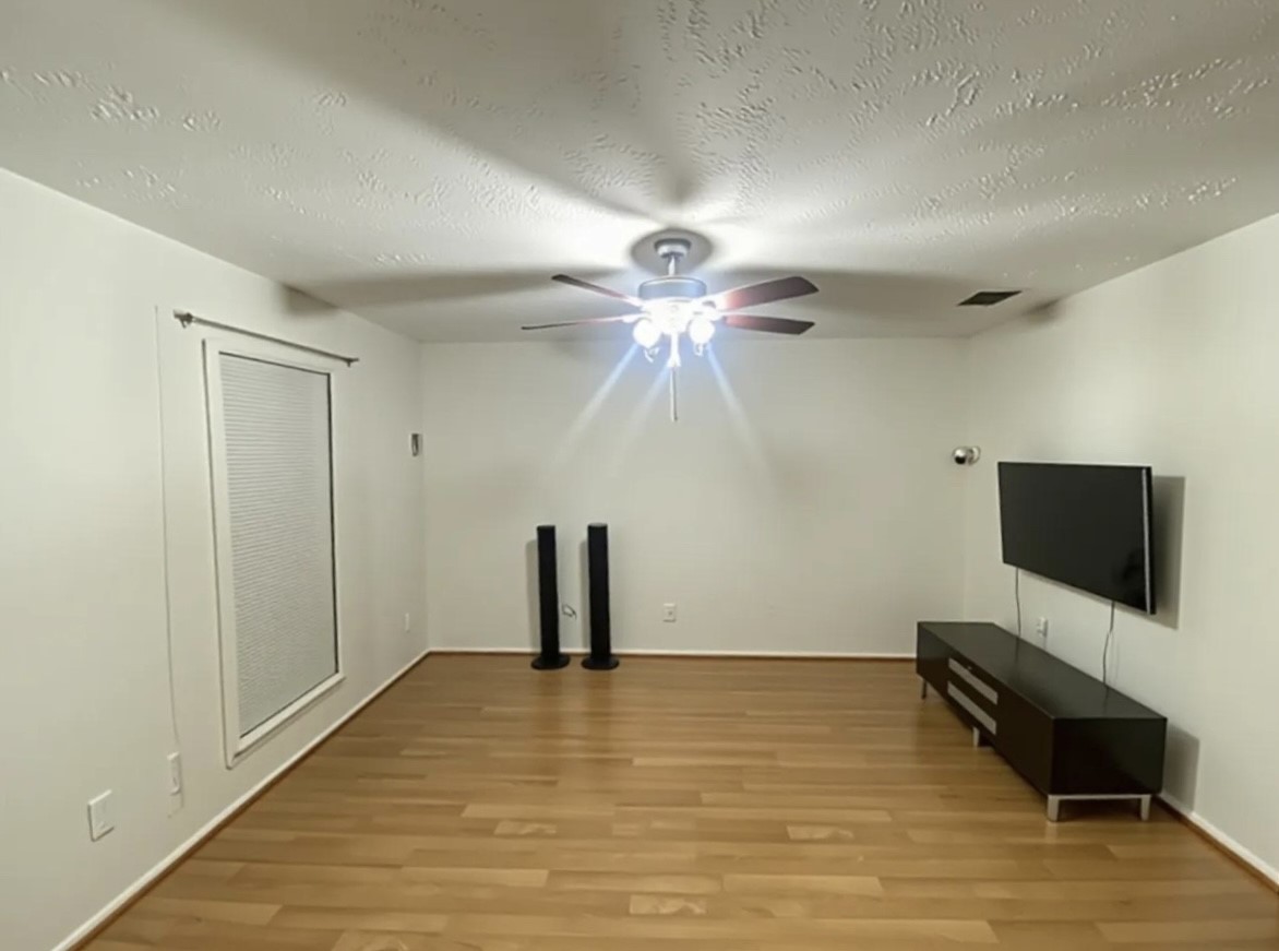 12177 Sharpview Drive Houston, TX 77072 - Photo 6 of 30 a view of a livingroom with a flat screen tv