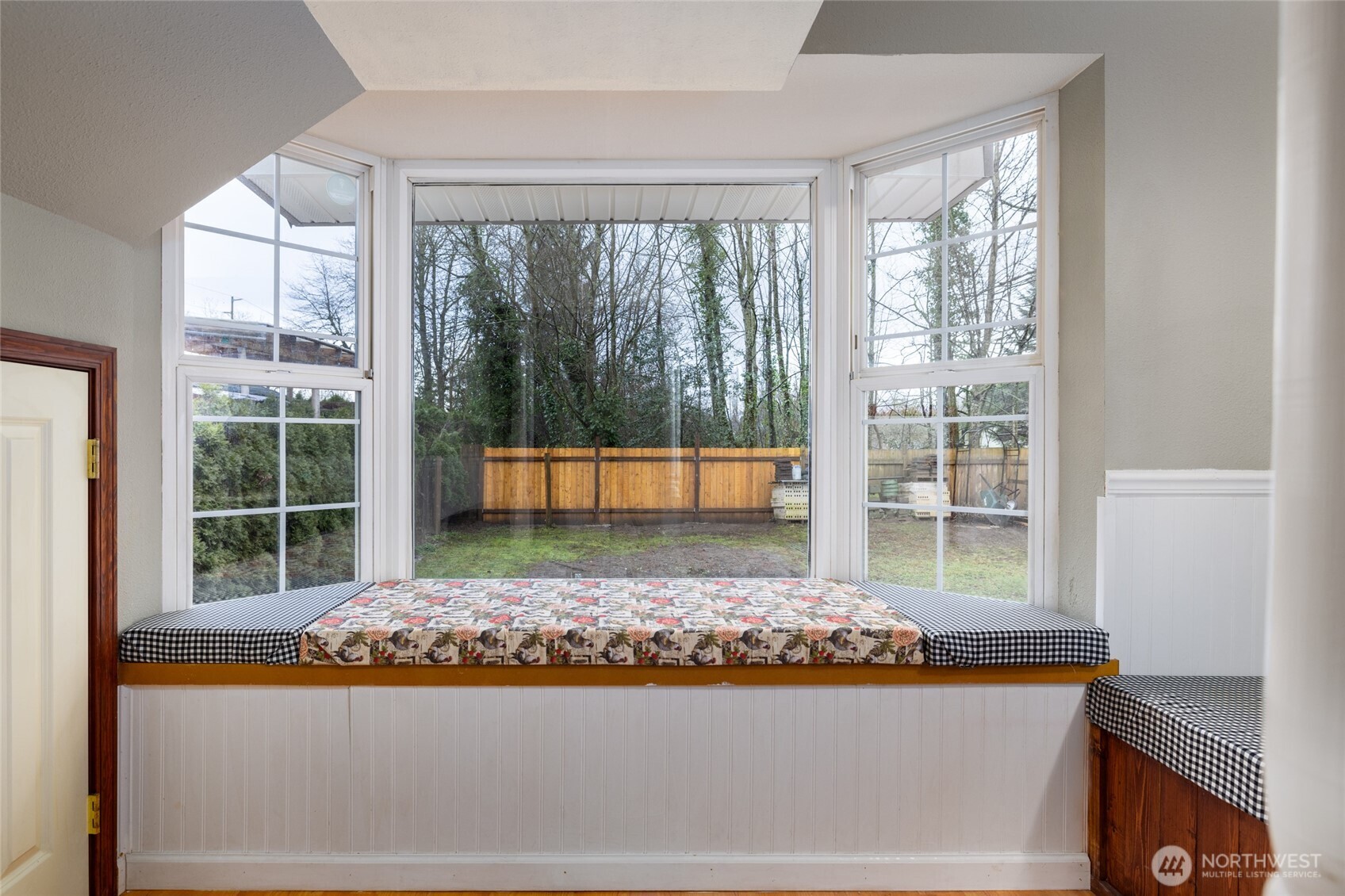 9543 Columbia Way Sedro-Woolley, WA 98284 - Photo 24 of 38 a living room with a bed and a large window