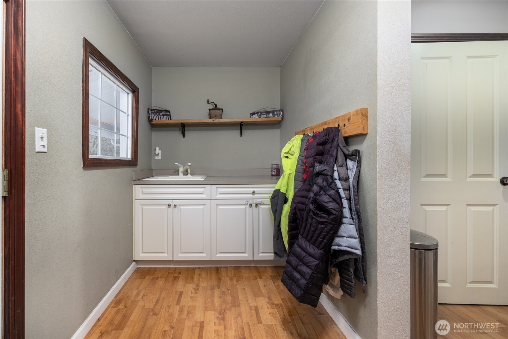 9543 Columbia Way Sedro-Woolley, WA 98284 - Photo 26 of 38 a view of walk in closet with clothes