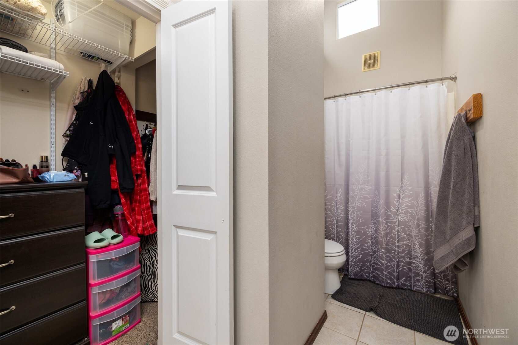 9543 Columbia Way Sedro-Woolley, WA 98284 - Photo 30 of 38 a view of walk in closet