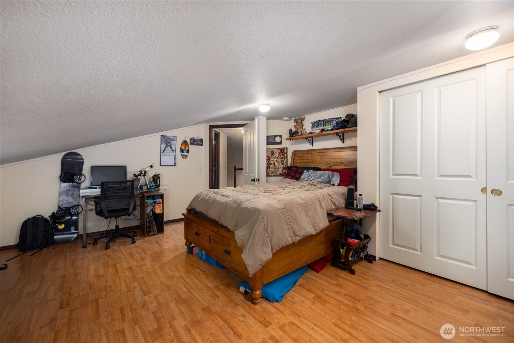 9543 Columbia Way Sedro-Woolley, WA 98284 - Photo 33 of 38 a bed room with a bed and a chair