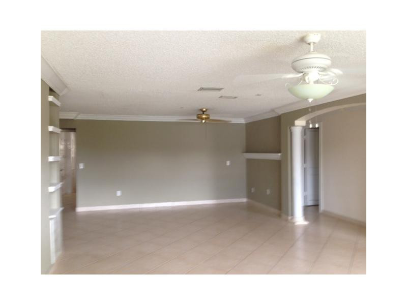 10705 Eland Street Boca Raton, FL 33428 - Photo 2 of 28 Living Room
