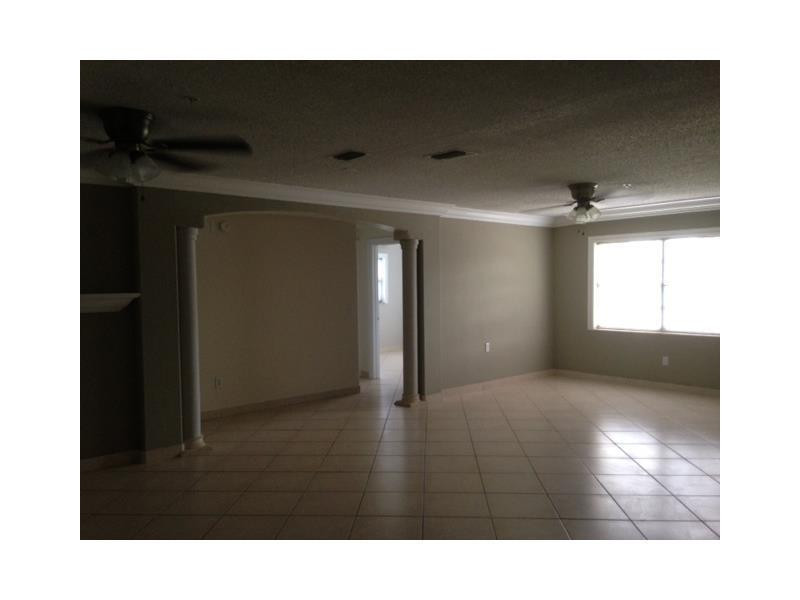 10705 Eland Street Boca Raton, FL 33428 - Photo 9 of 28 Living Room