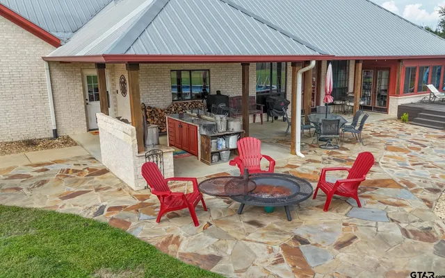 a view of a backyard with green space