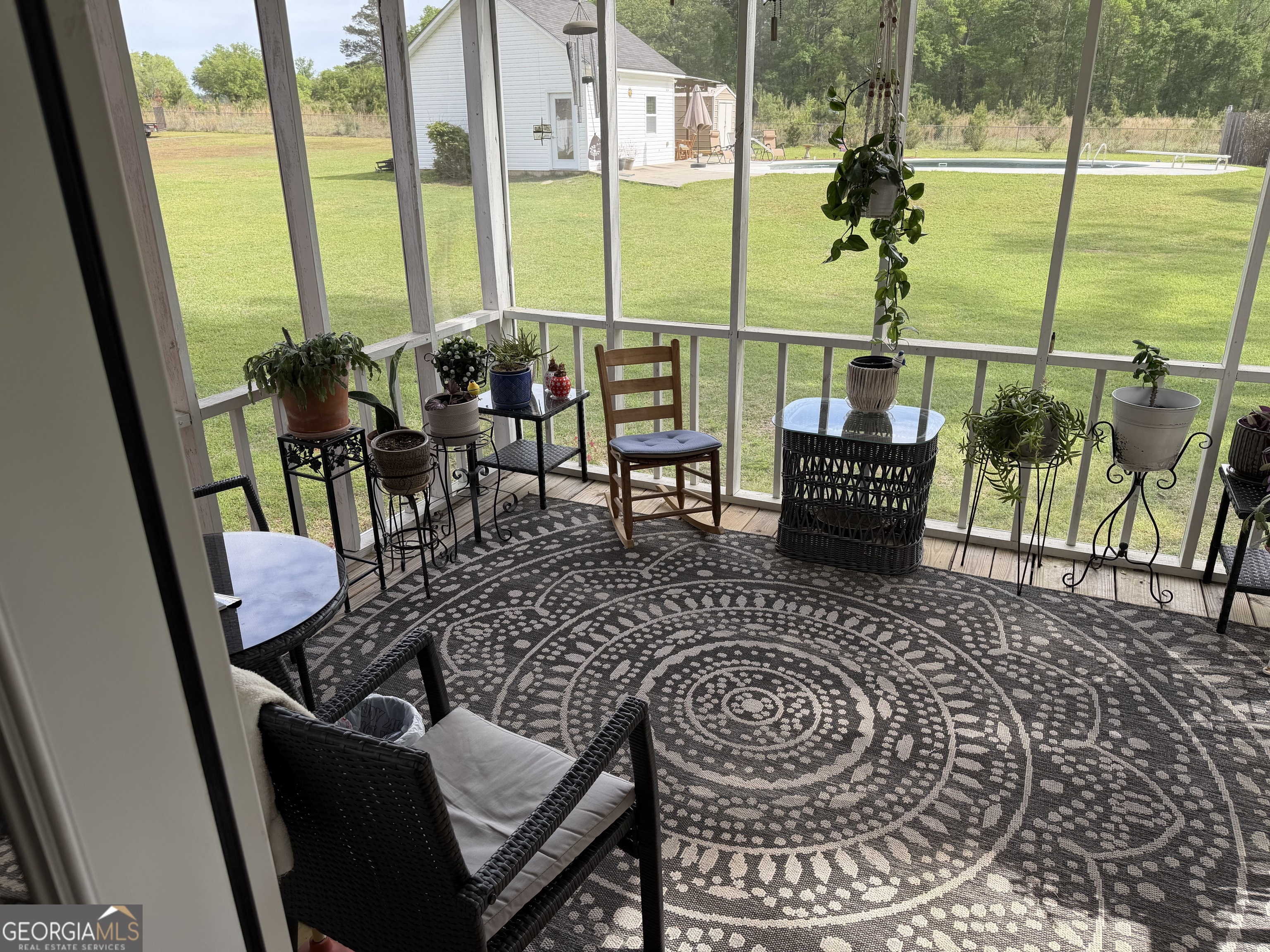 848 Tanglewood Circle Dublin, GA 31021 - Photo 21 of 21 a living room with furniture