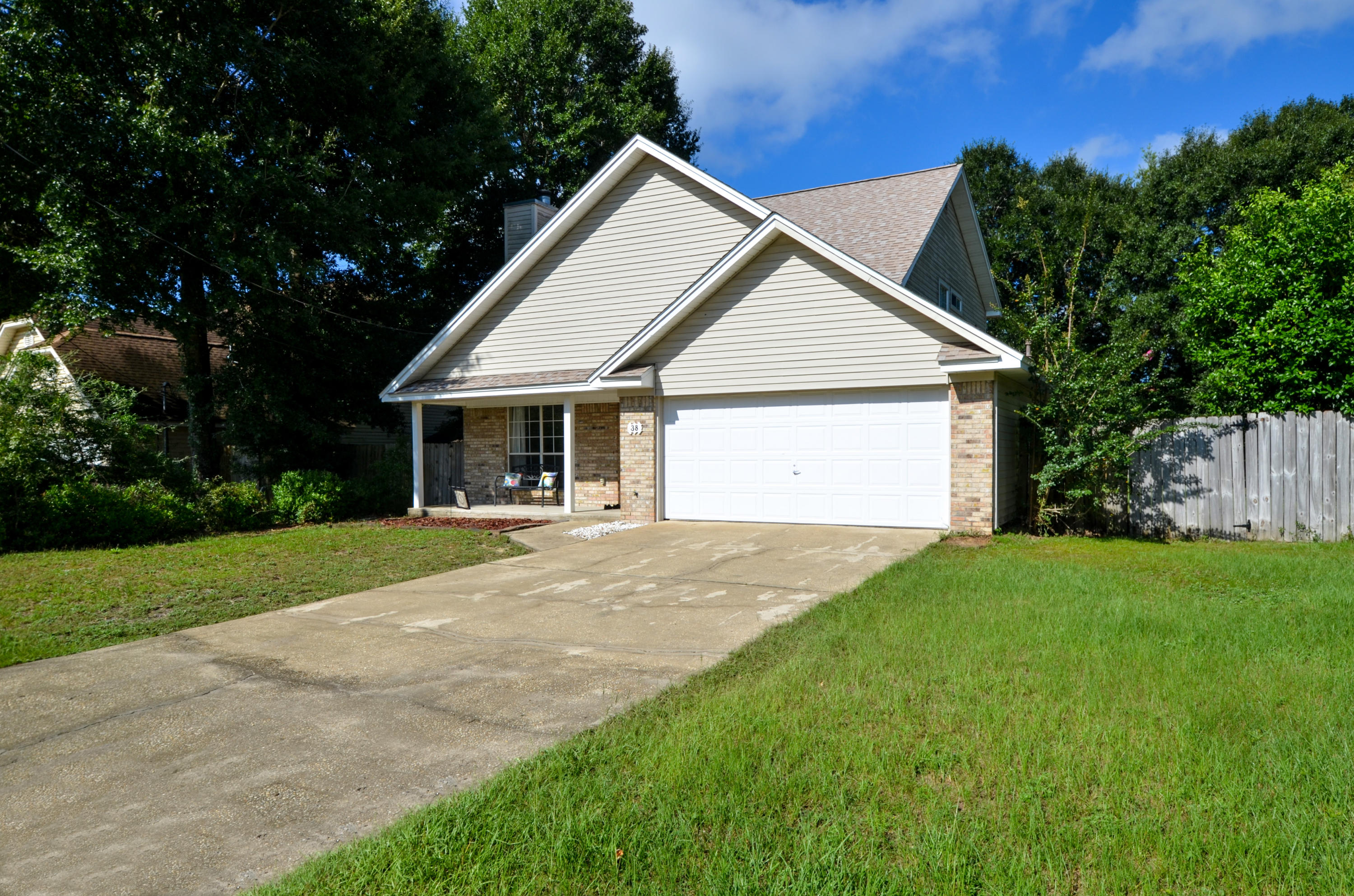 38 Regent Road Crestview, FL 32539 - Photo 3 of 33 Gallery Image 3