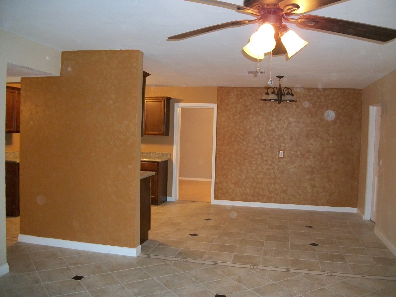 3019 West Bethany Home Road Phoenix, AZ 85017 - Photo 4 of 12 Dinning Area