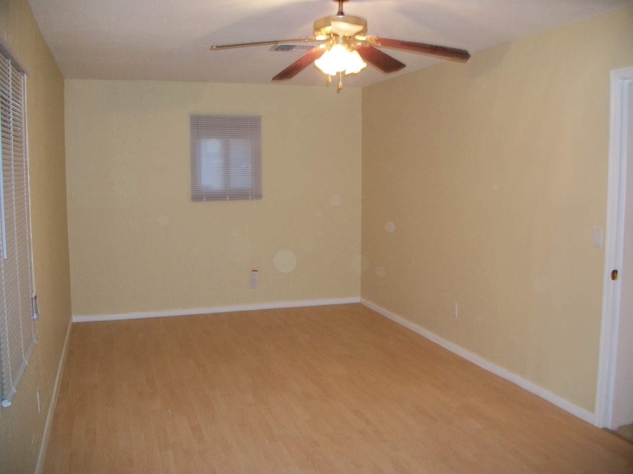3019 West Bethany Home Road Phoenix, AZ 85017 - Photo 7 of 12 Room 2