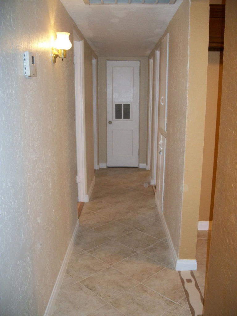 3019 West Bethany Home Road Phoenix, AZ 85017 - Photo 8 of 12 Hallway