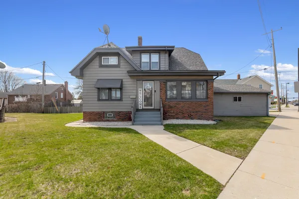 $270,000 | 2544 Calumet Drive, Sheboygan, WI 53083