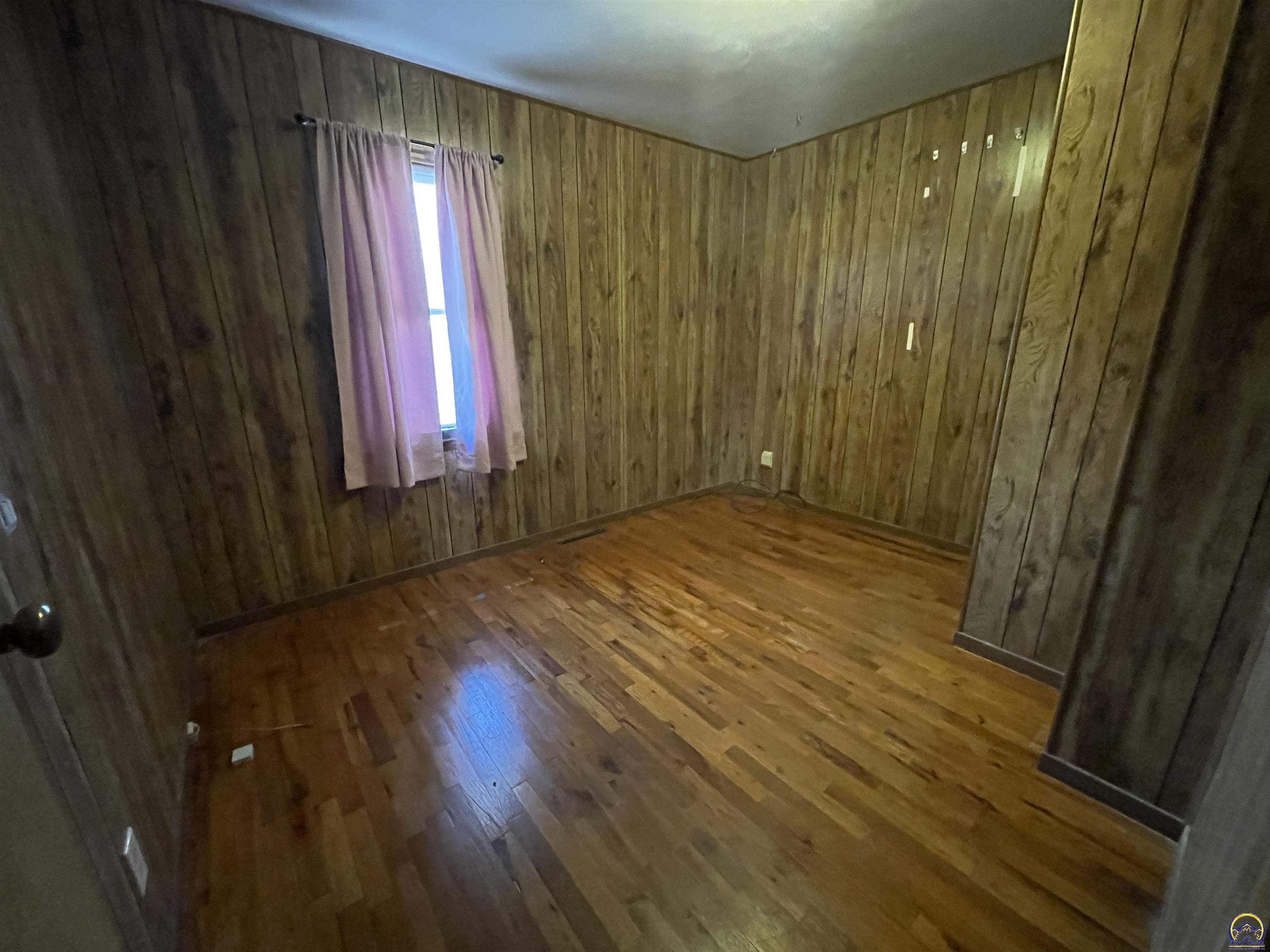 1906 Southeast Illinois Avenue Topeka, KS 66607 - Photo 11 of 26