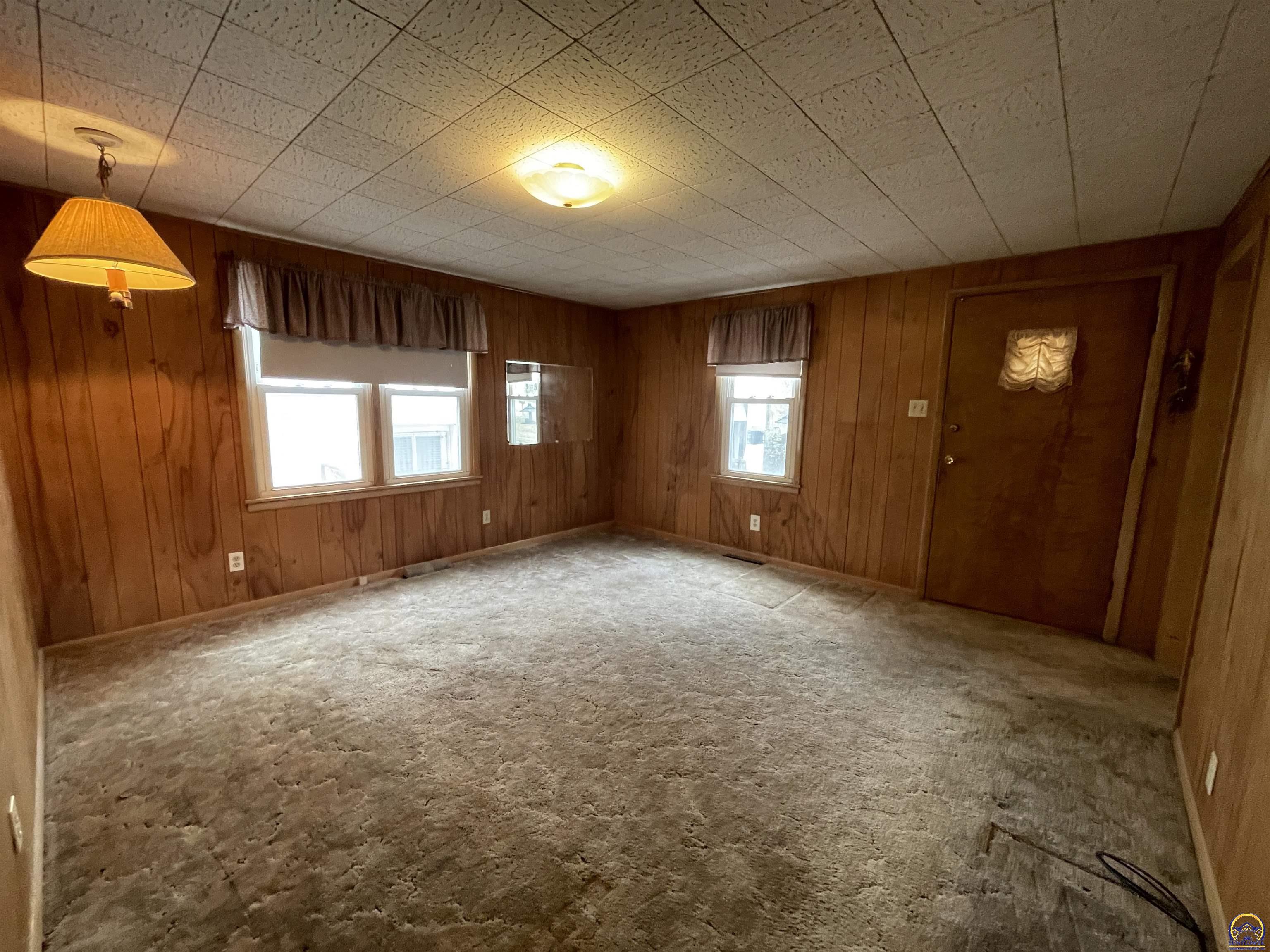 1906 Southeast Illinois Avenue Topeka, KS 66607 - Photo 12 of 26