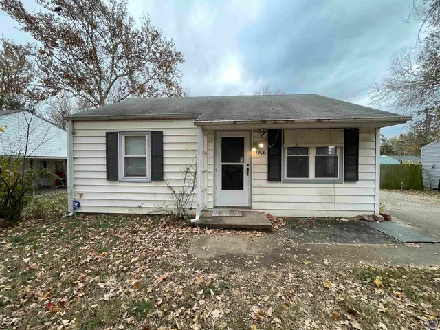 $89,999 | 1906 Southeast Illinois Avenue, Topeka, KS 66607