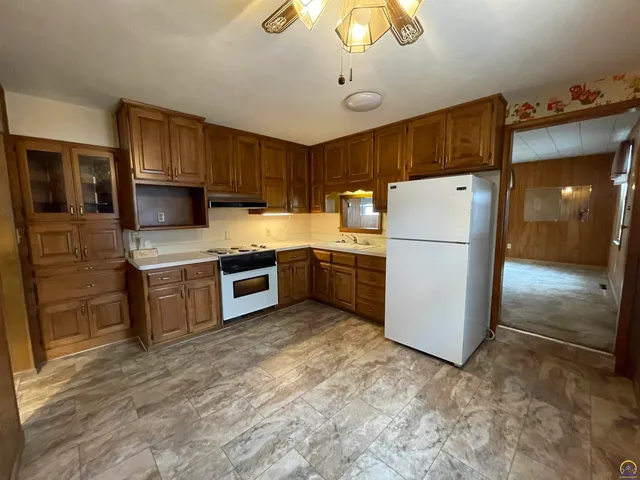 $89,999 | 1906 Southeast Illinois Avenue, Topeka, KS 66607