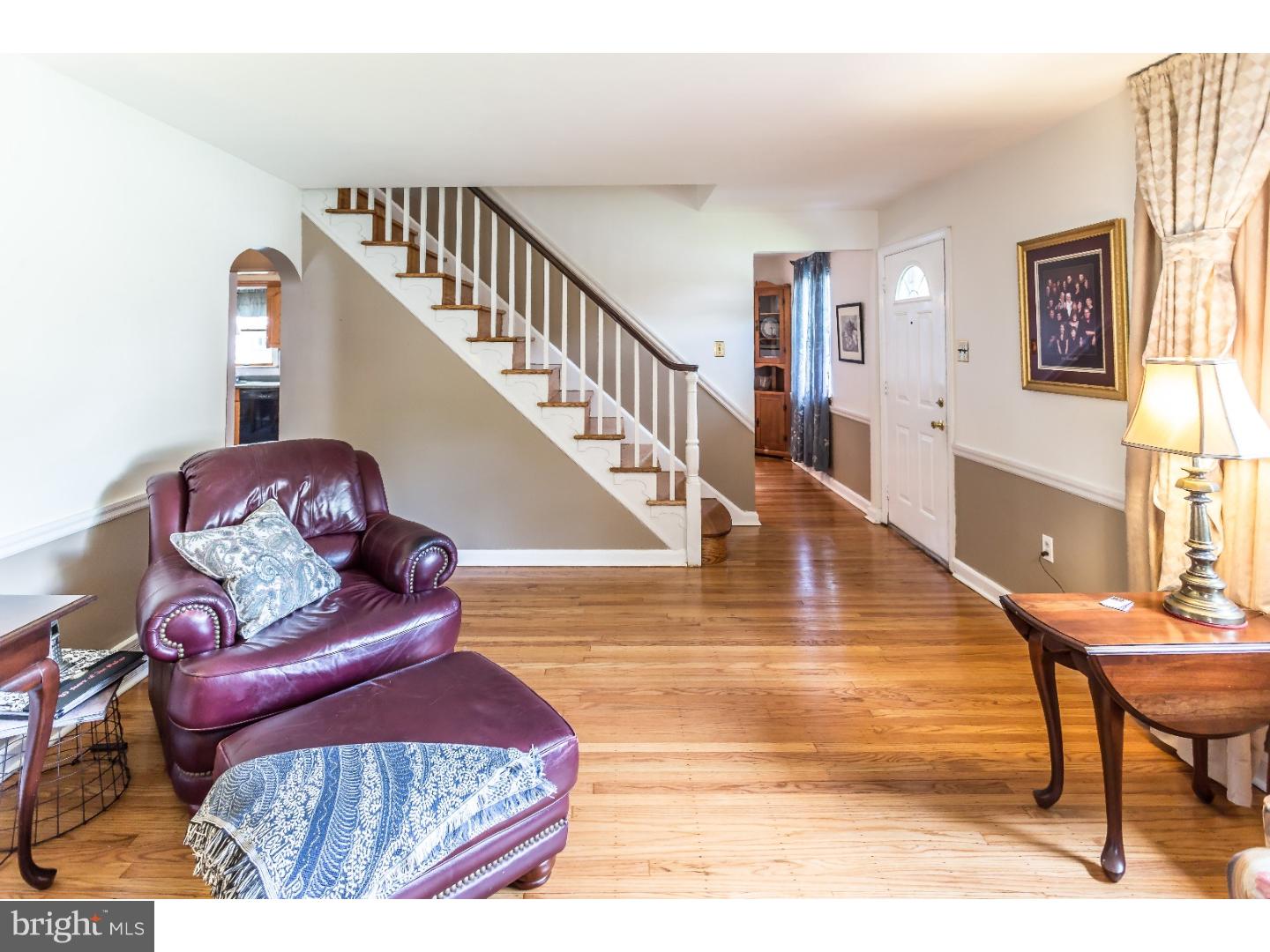 483 Granite Terrace Springfield, PA 19064 - Photo 3 of 20 Living Room