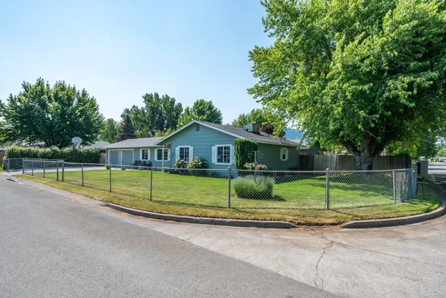 a view of house with a yard