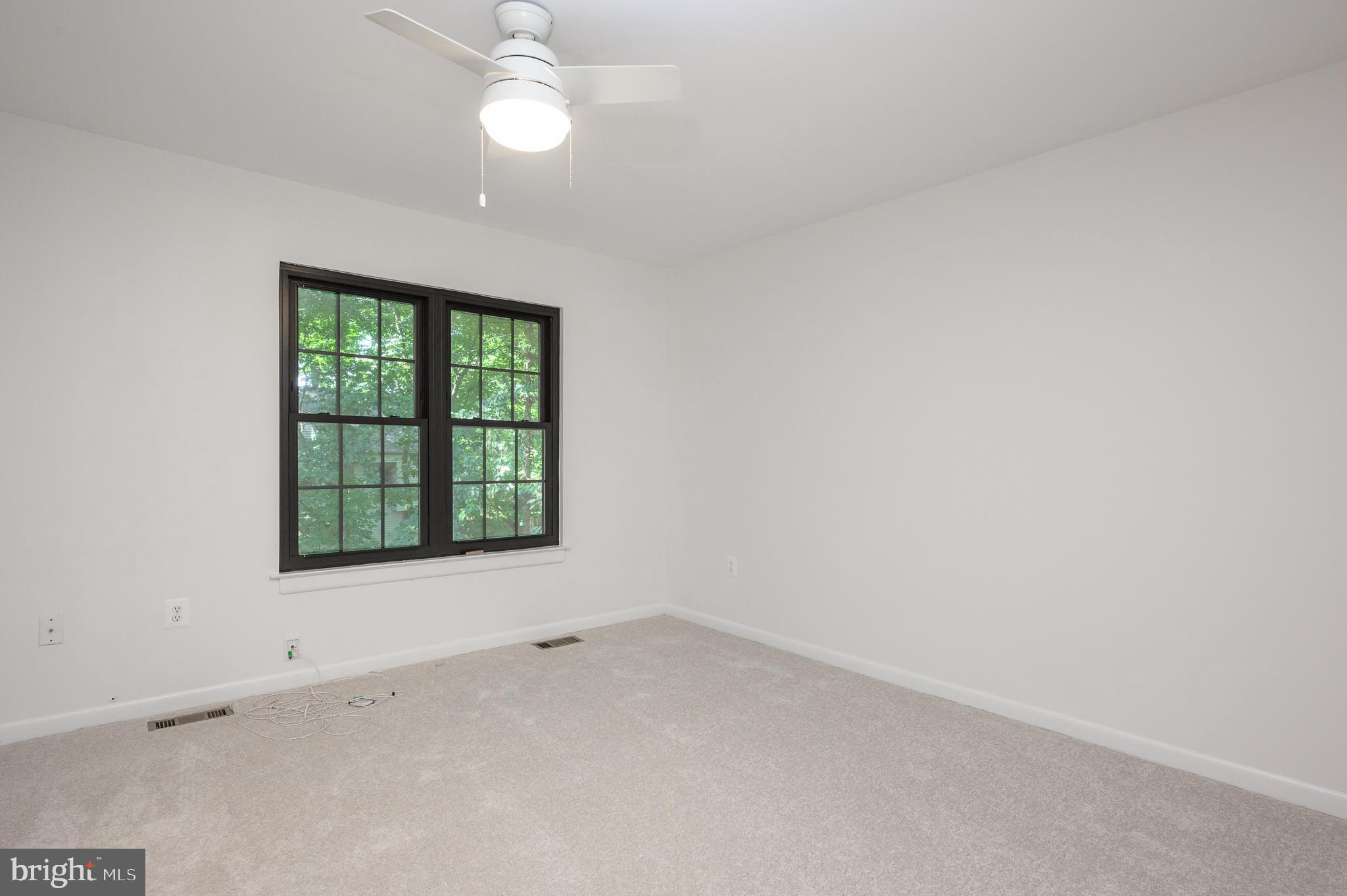 2060 Headlands Circle Reston, VA 20191 - Photo 14 of 26 an empty room with a window