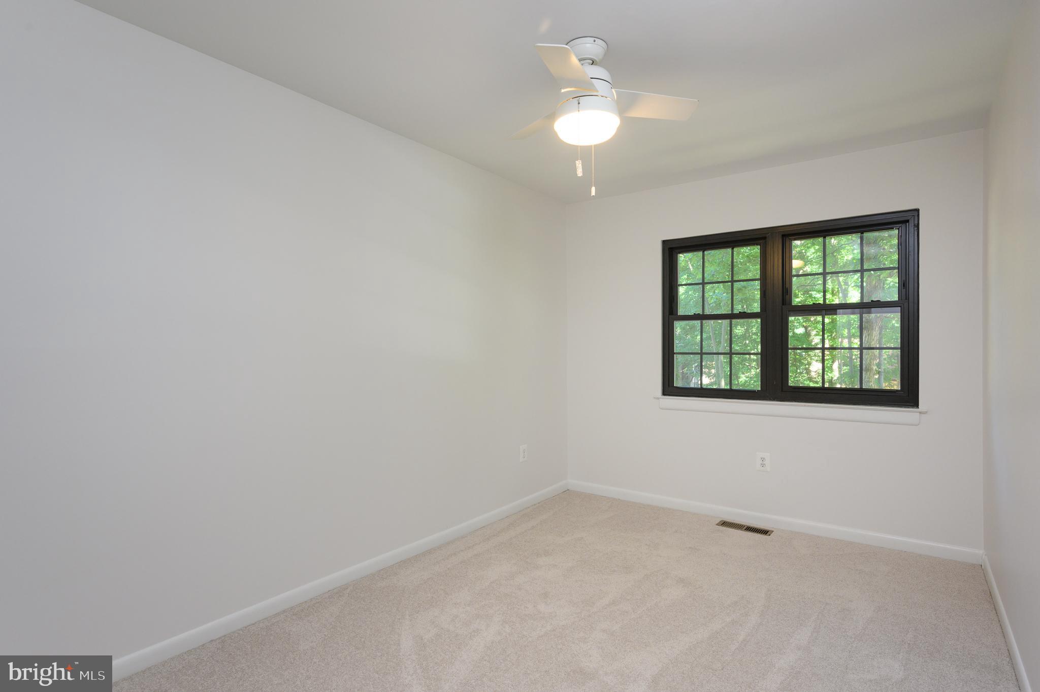2060 Headlands Circle Reston, VA 20191 - Photo 17 of 26 an empty room with a window