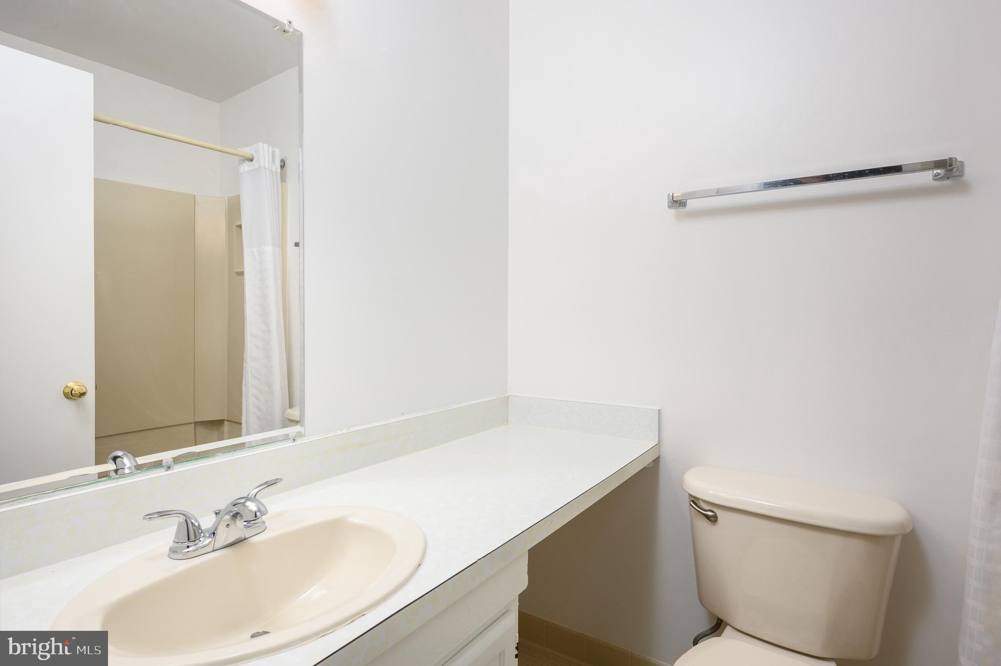 2060 Headlands Circle Reston, VA 20191 - Photo 18 of 26 a bathroom with a sink and a mirror