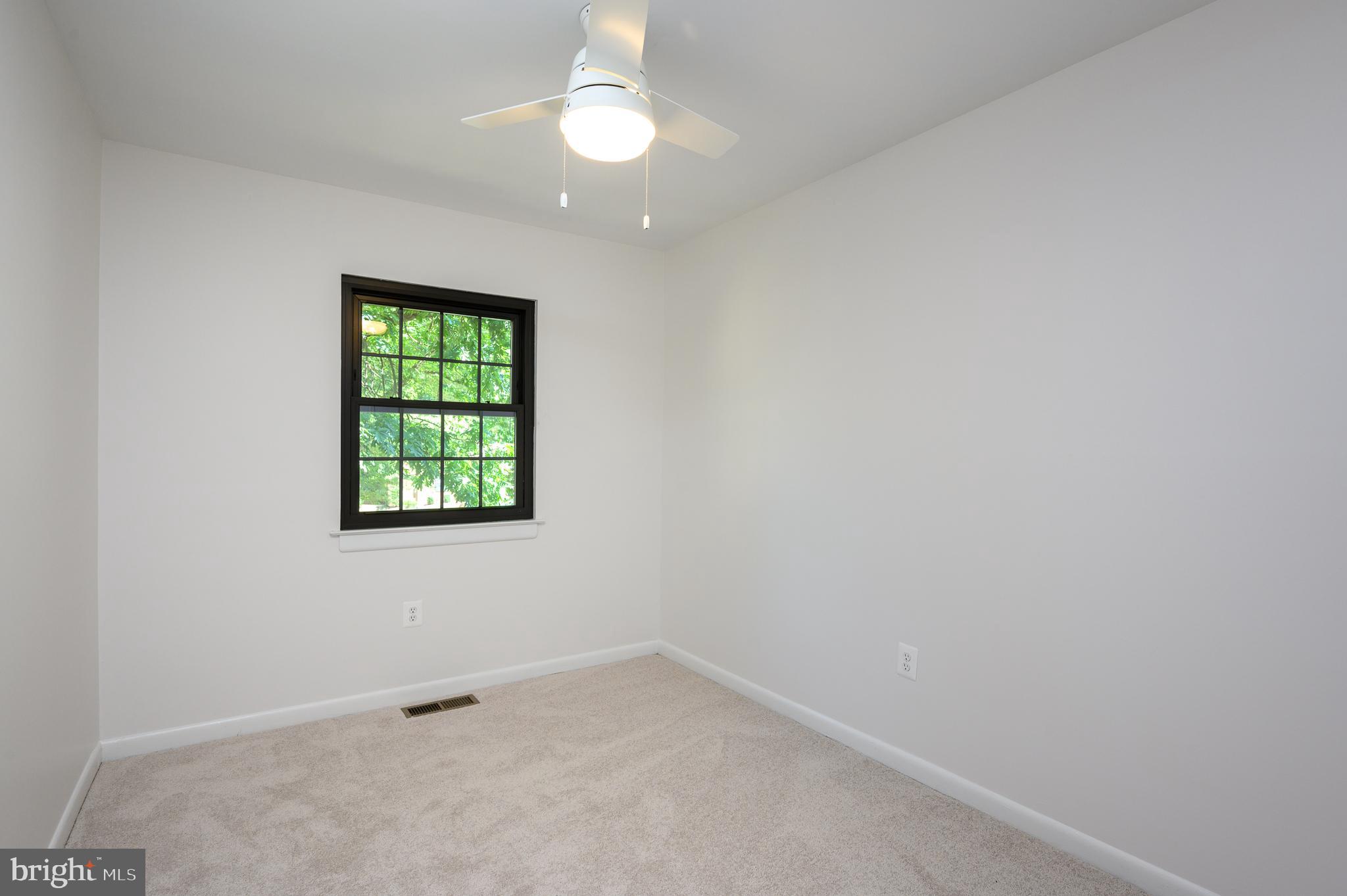2060 Headlands Circle Reston, VA 20191 - Photo 19 of 26 an empty room with a window