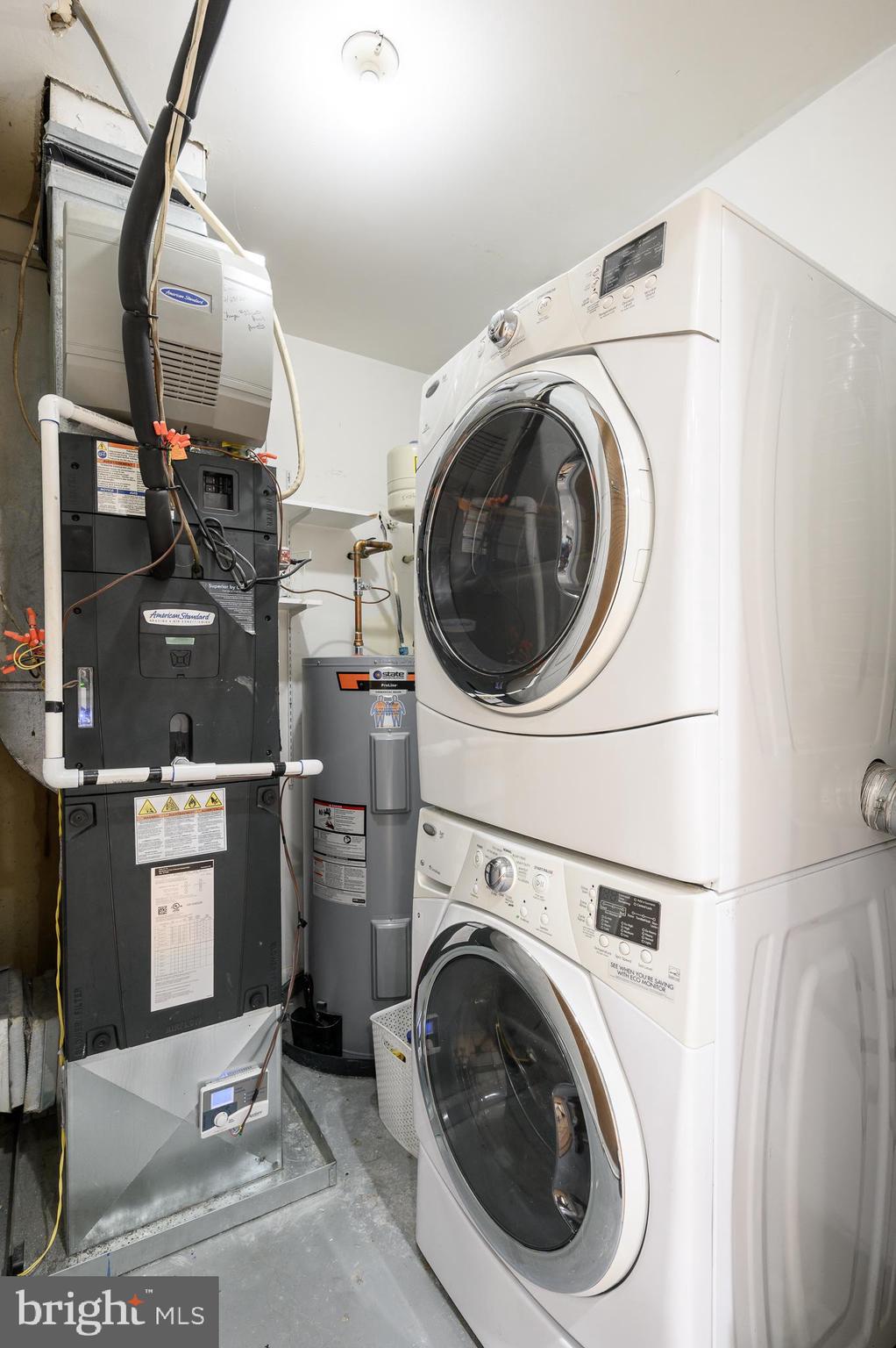 2060 Headlands Circle Reston, VA 20191 - Photo 9 of 26 a close up view of a washer and dryer