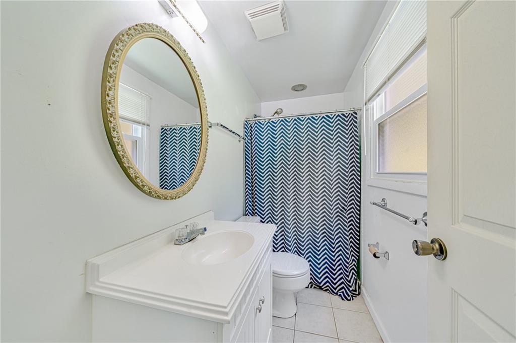 477 Tivoli Road Pittsburgh, PA 15239 - Photo 21 of 33 master bath