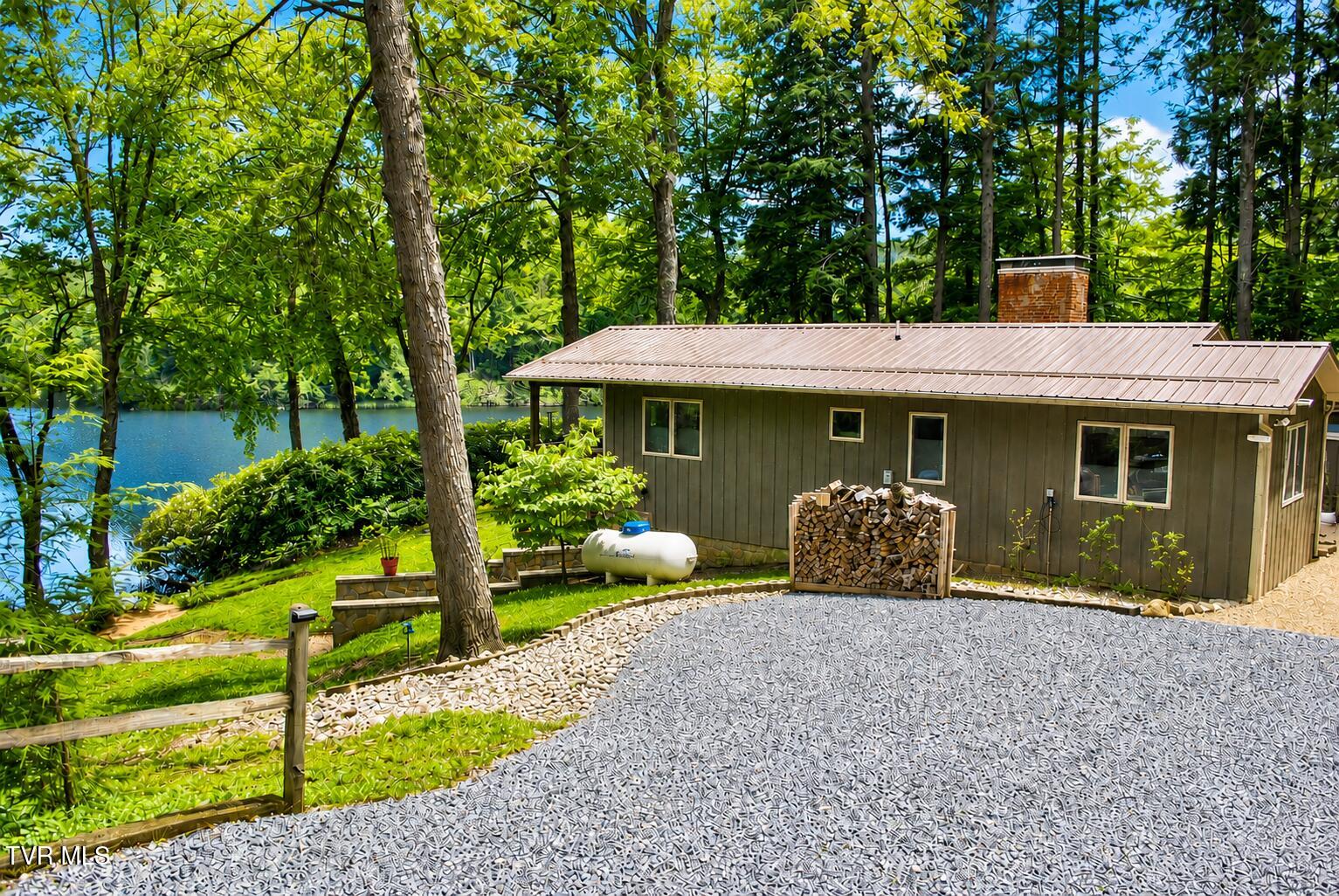 282 Ripshin Lake Road Roan Mountain, TN 37687 - Photo 3 of 71 Front of home