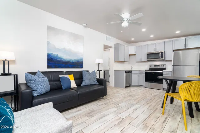 $999,000 | 914 South Kenwood Circle, Tempe, AZ 85281