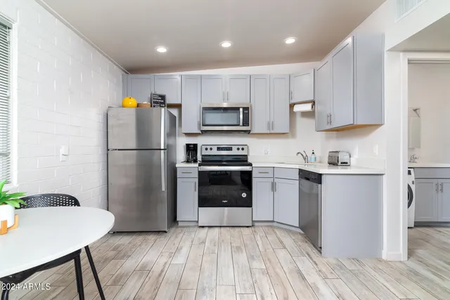 $999,000 | 914 South Kenwood Circle, Tempe, AZ 85281