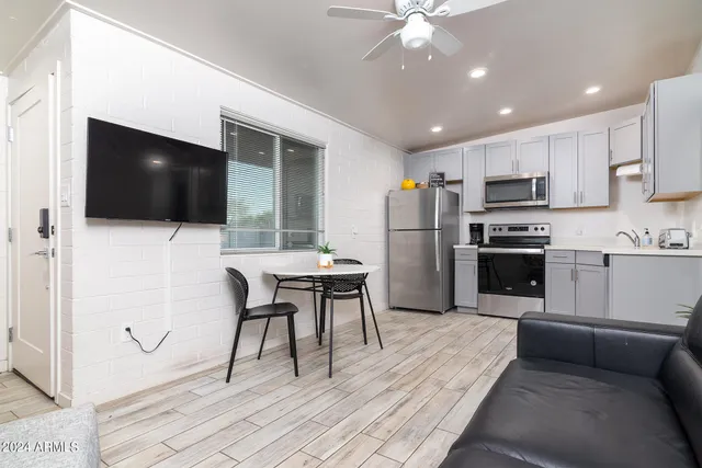 $999,000 | 914 South Kenwood Circle, Tempe, AZ 85281