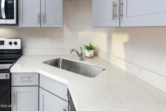 $999,000 | 914 South Kenwood Circle, Tempe, AZ 85281