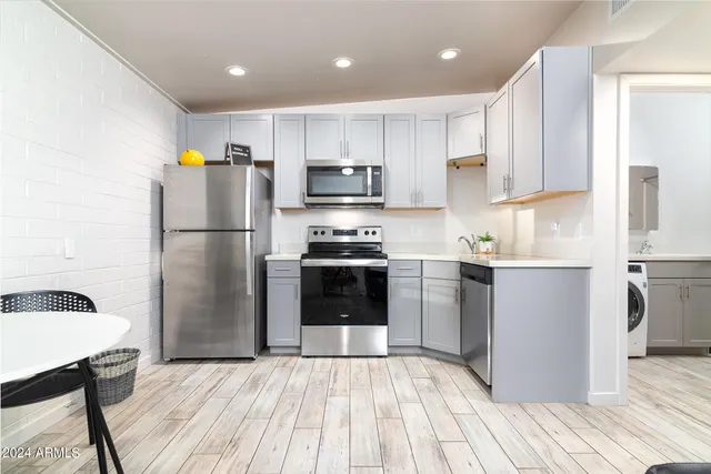 $999,000 | 914 South Kenwood Circle, Tempe, AZ 85281