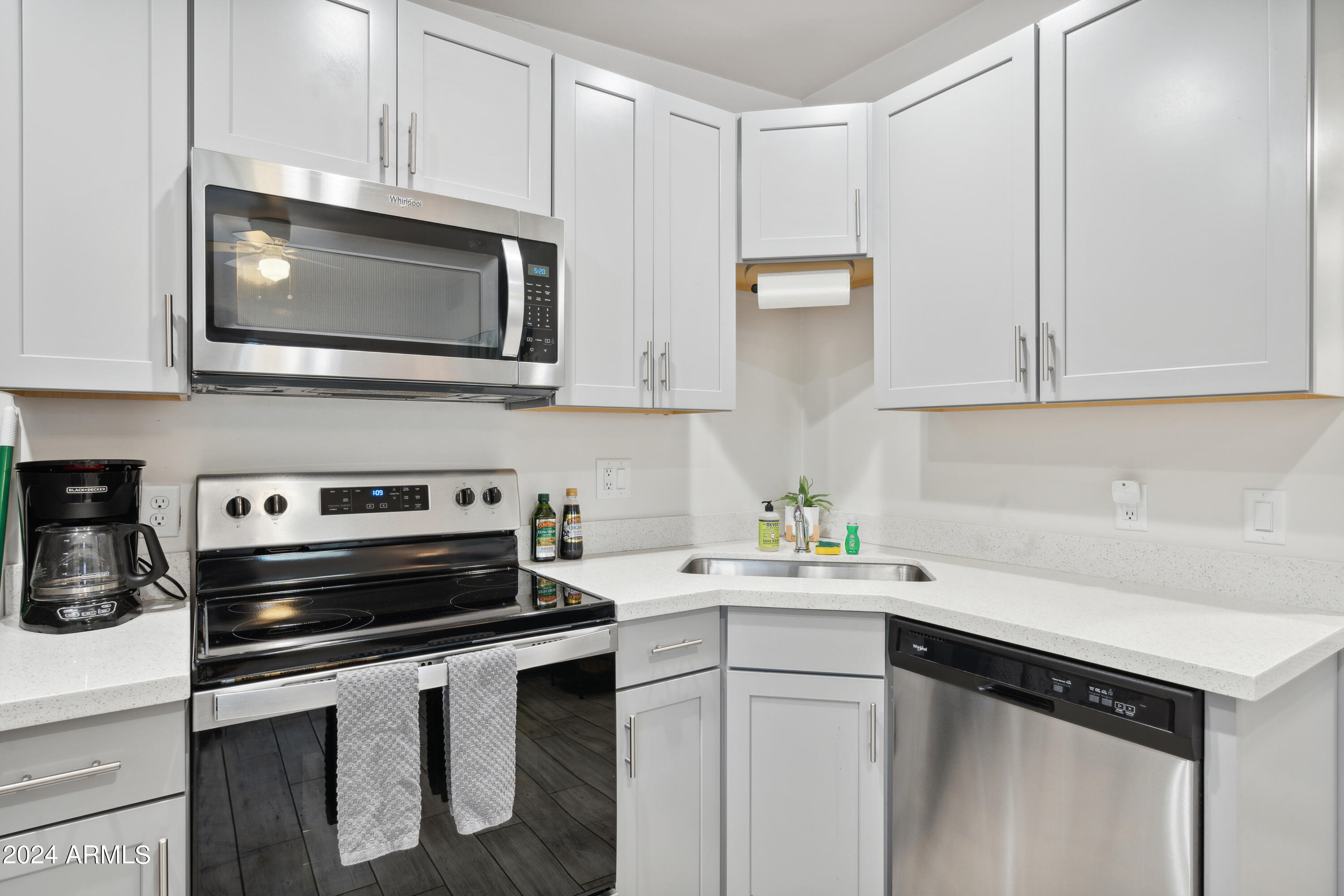 914 South Kenwood Circle Tempe, AZ 85281 - Photo 24 of 49 Kenwood Kitchen