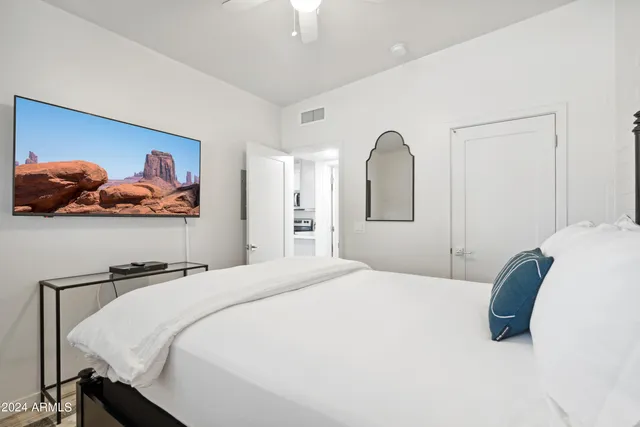 $999,000 | 914 South Kenwood Circle, Tempe, AZ 85281