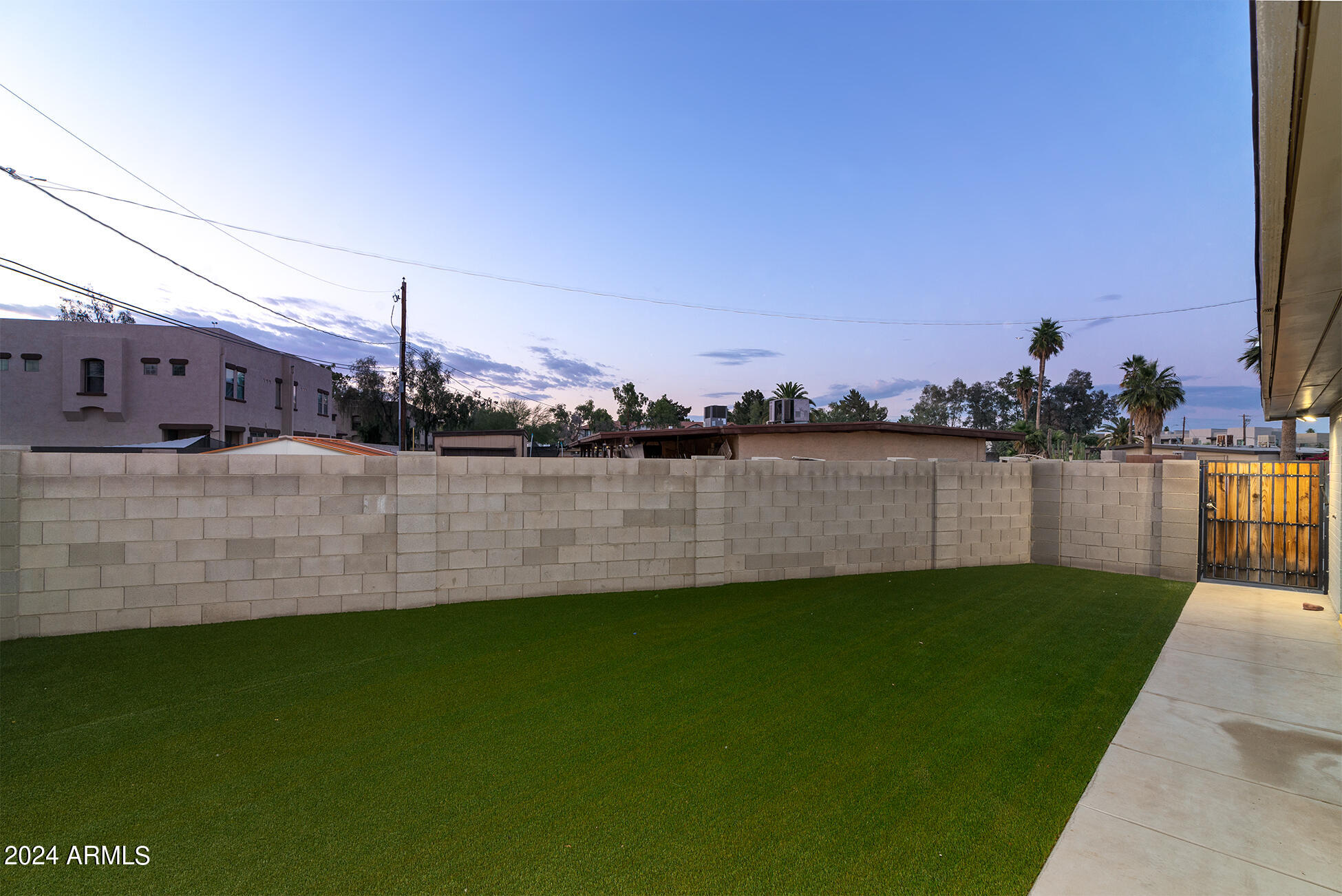 914 South Kenwood Circle Tempe, AZ 85281 - Photo 5 of 49 DSC_9243