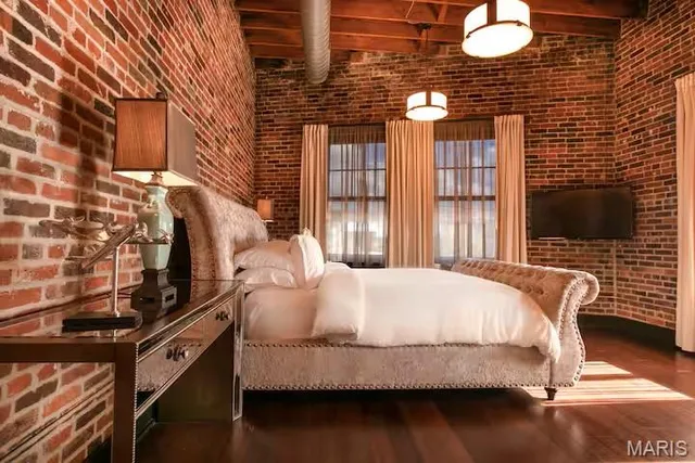 $4,000 | 3041 Olive Street, St. Louis, MO 63103