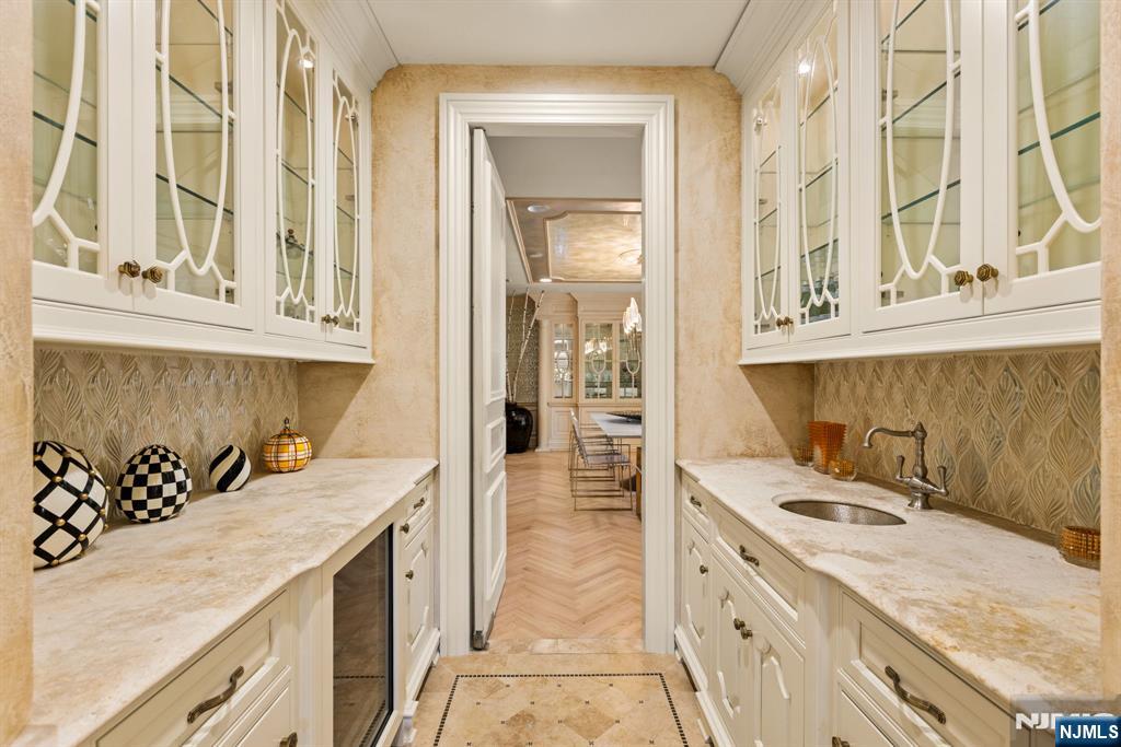 23 Hunter Ridge Woodcliff Lake, NJ 07677 - Photo 7 of 49