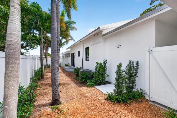 $4,300 | 517 Northwest 1st Street, Delray Beach, FL 33444