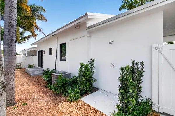 $4,300 | 517 Northwest 1st Street, Delray Beach, FL 33444
