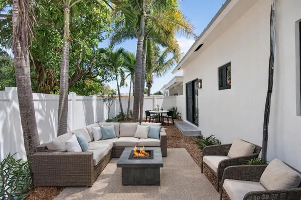 $4,300 | 517 Northwest 1st Street, Delray Beach, FL 33444
