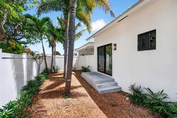 $4,300 | 517 Northwest 1st Street, Delray Beach, FL 33444