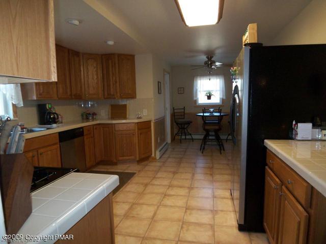 1904 Butte Road Blakeslee, PA 18610 - Photo 4 of 12 Kitchen