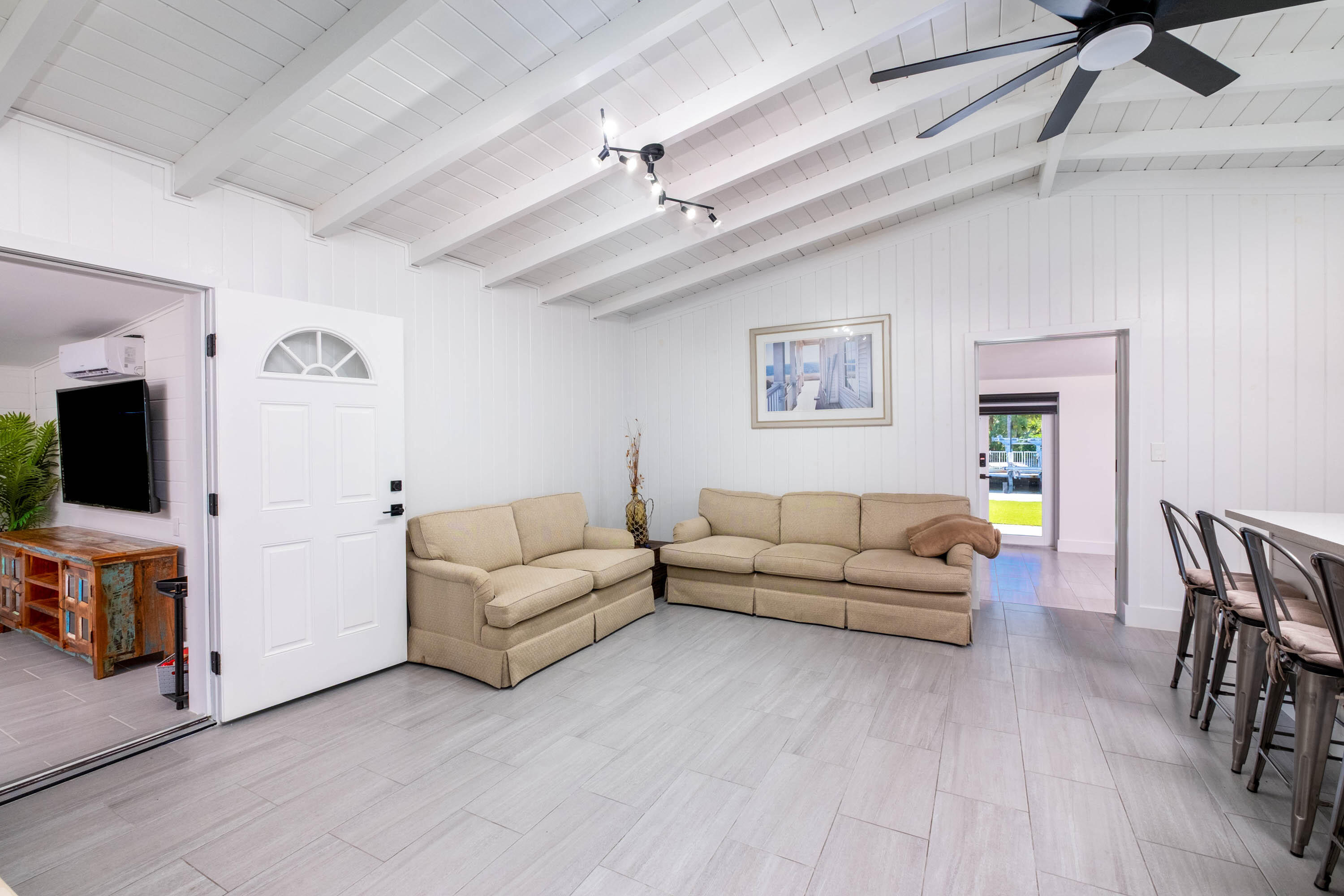 147 Plantation Avenue Tavernier, FL 33070 - Photo 13 of 55 Living Room
