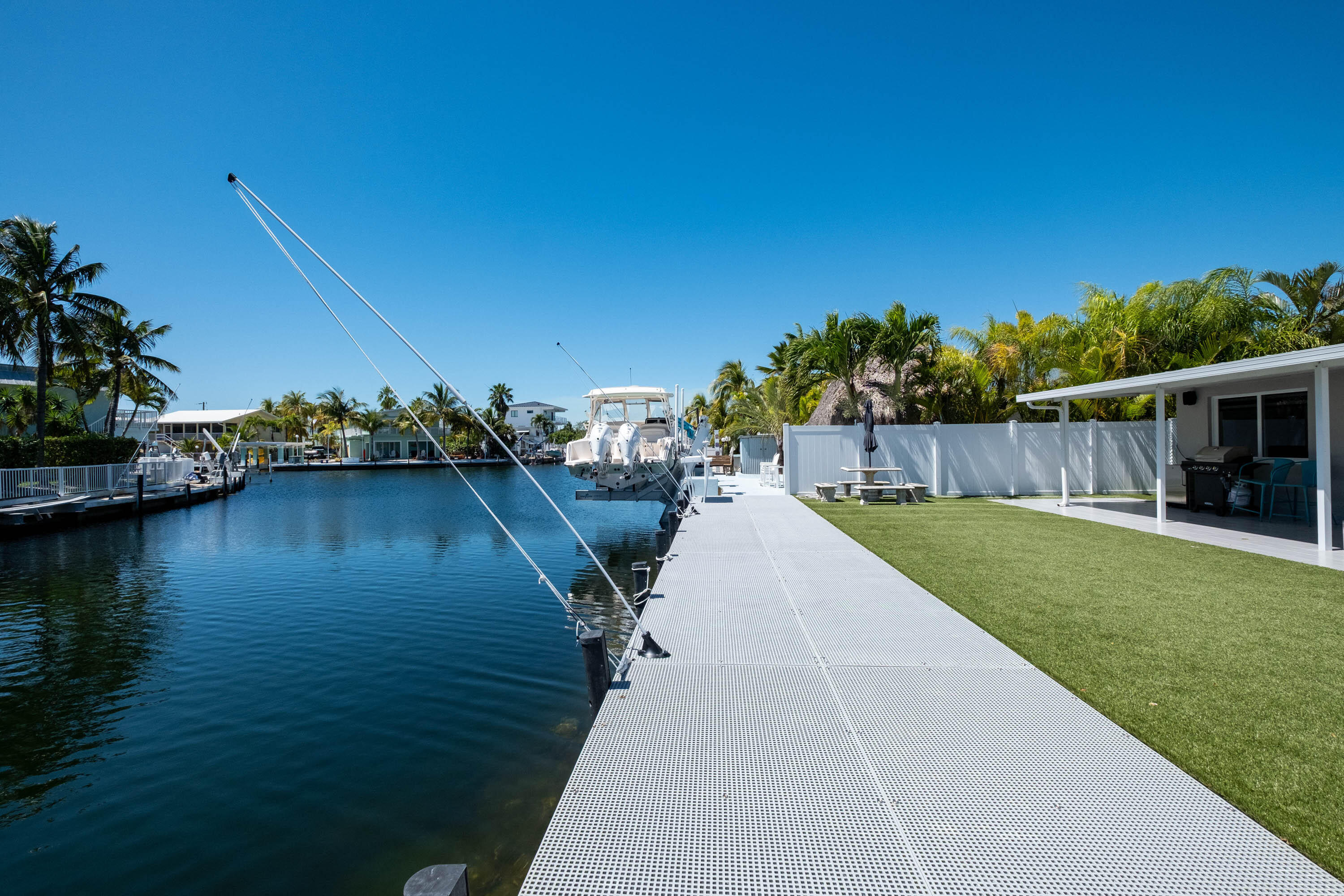 147 Plantation Avenue Tavernier, FL 33070 - Photo 2 of 55 50' Dock