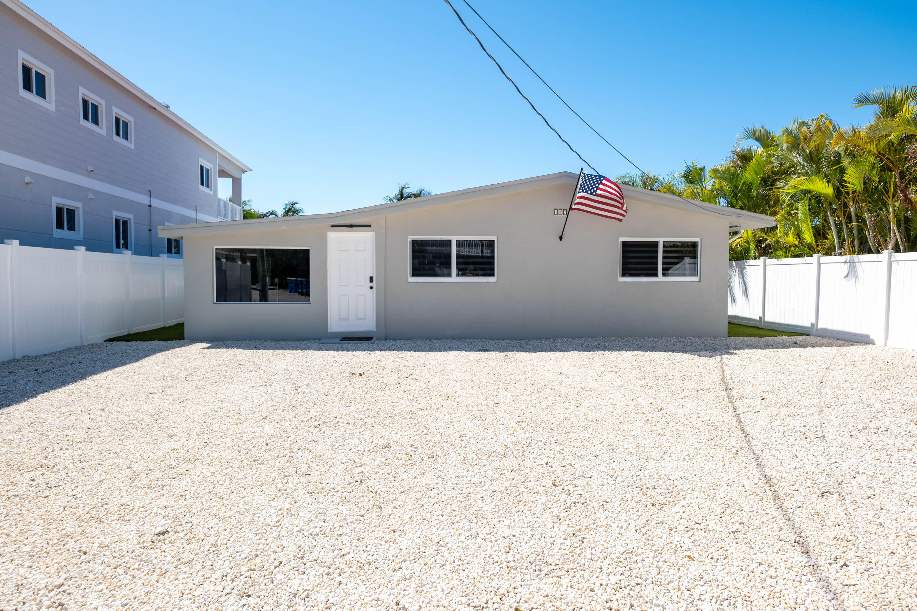 147 Plantation Avenue Tavernier, FL 33070 - Photo 31 of 55 Front