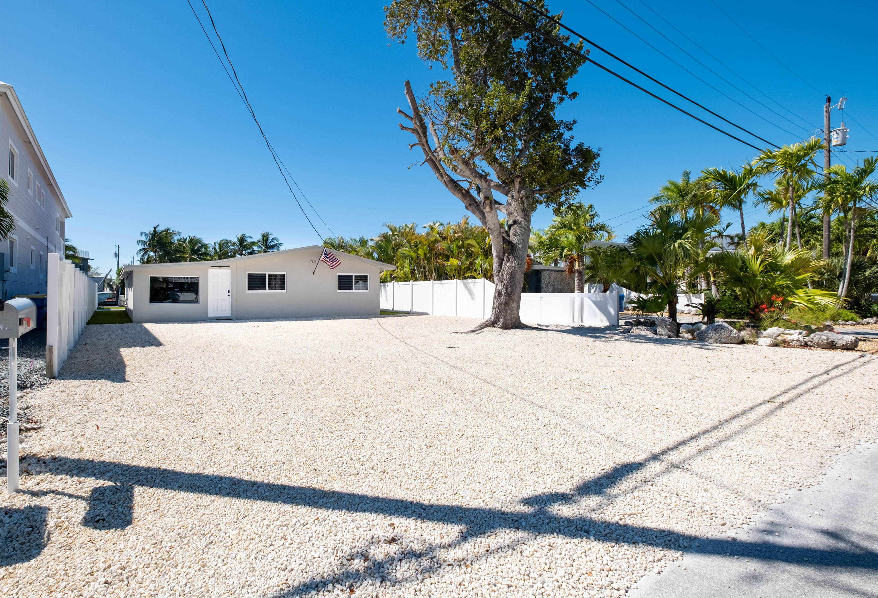 147 Plantation Avenue Tavernier, FL 33070 - Photo 33 of 55 Front