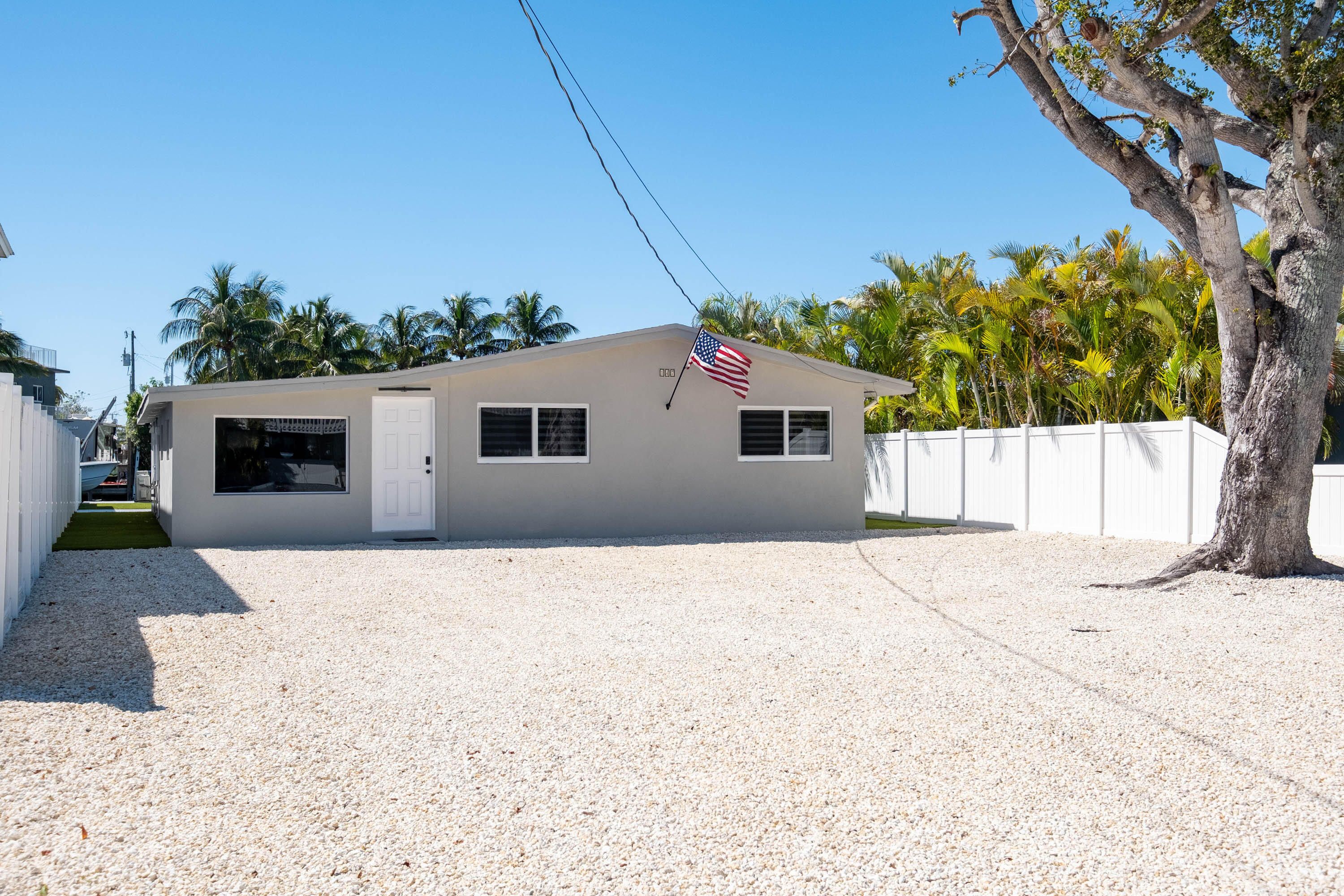 147 Plantation Avenue Tavernier, FL 33070 - Photo 34 of 55 Front