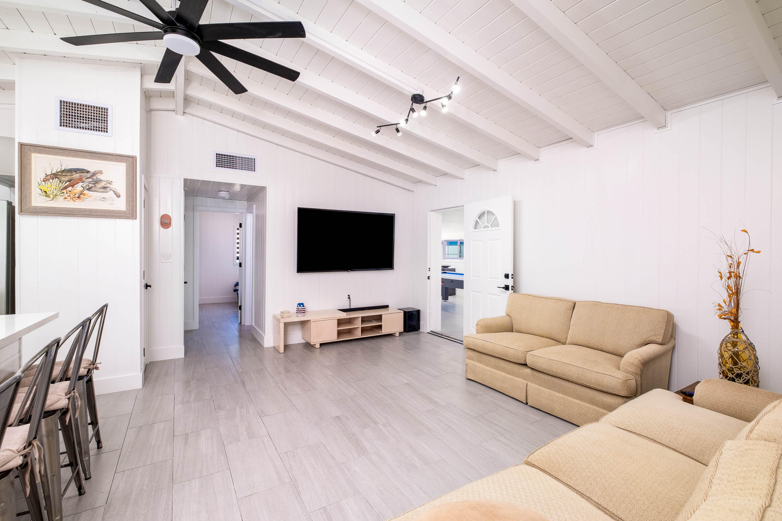 147 Plantation Avenue Tavernier, FL 33070 - Photo 10 of 55 Living Room
