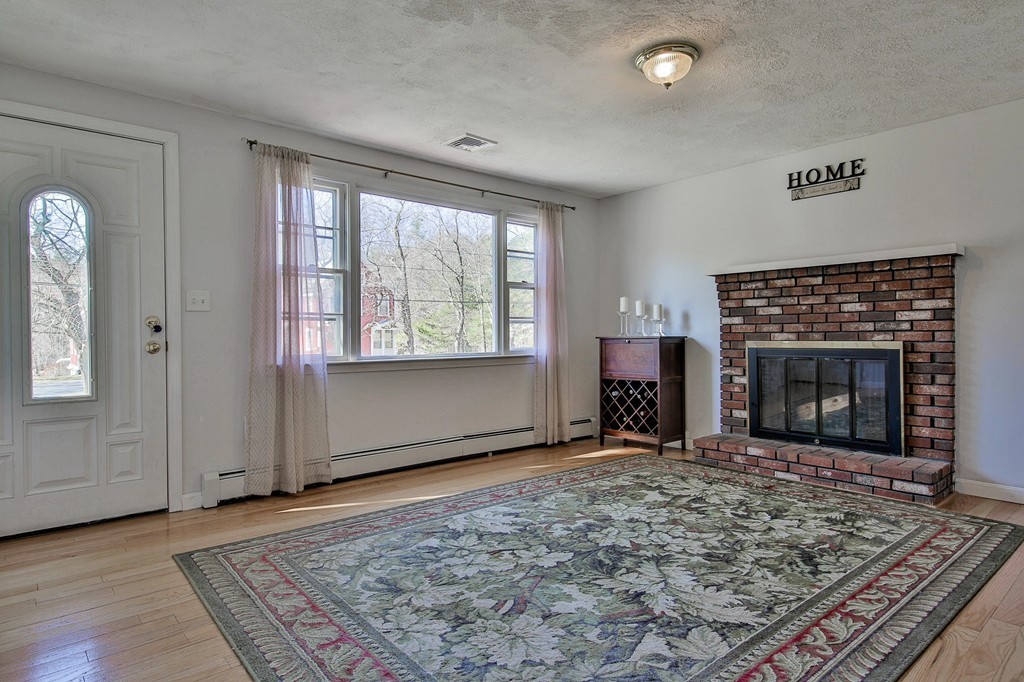255 Dunstable Road Tyngsboro, MA 01879 - Photo 4 of 22