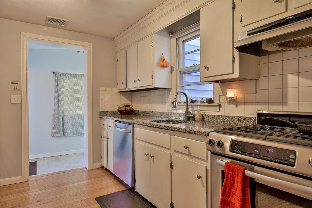 255 Dunstable Road Tyngsboro, MA 01879 - Photo 6 of 22